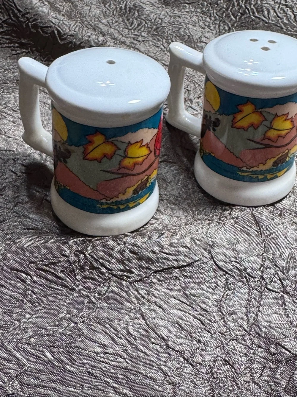 Kentucky Illustrated White Ceramic Salt and Pepper Shakers
